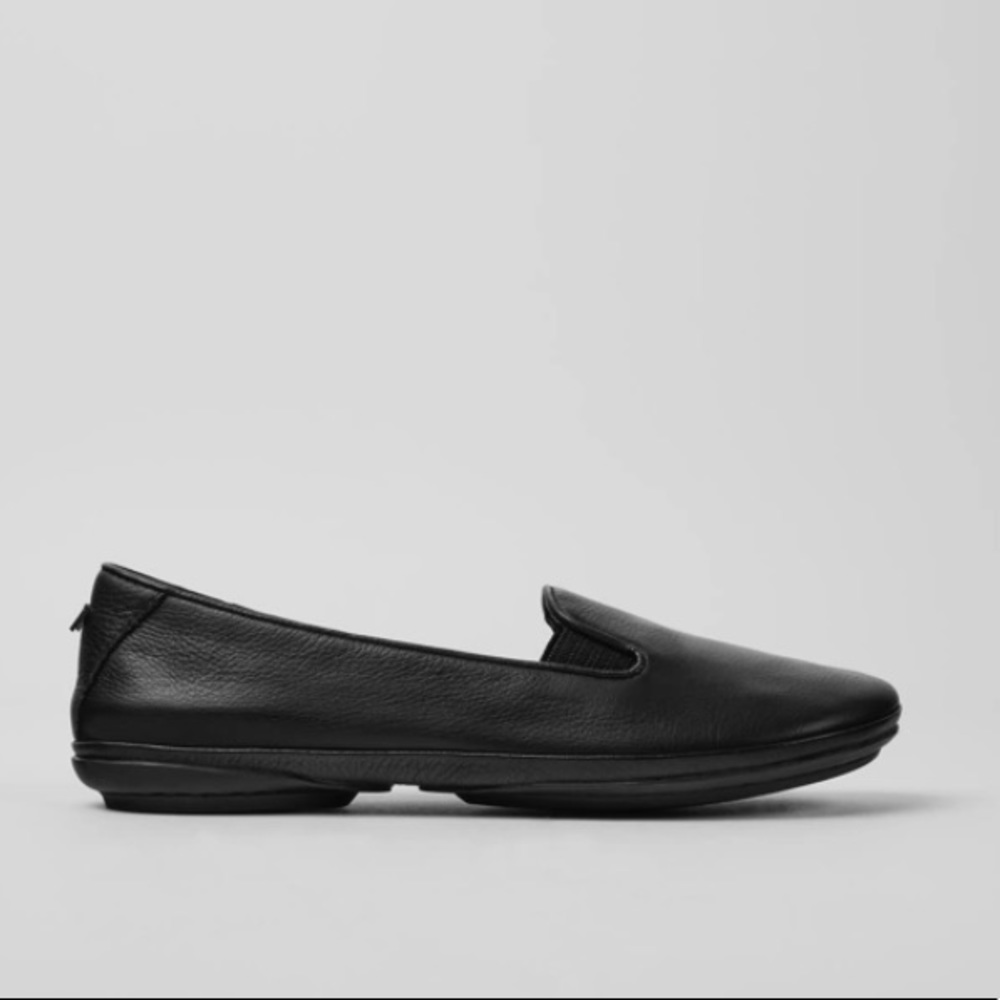 NWOT Camper Nina Right Loafer Moccasin Black 36